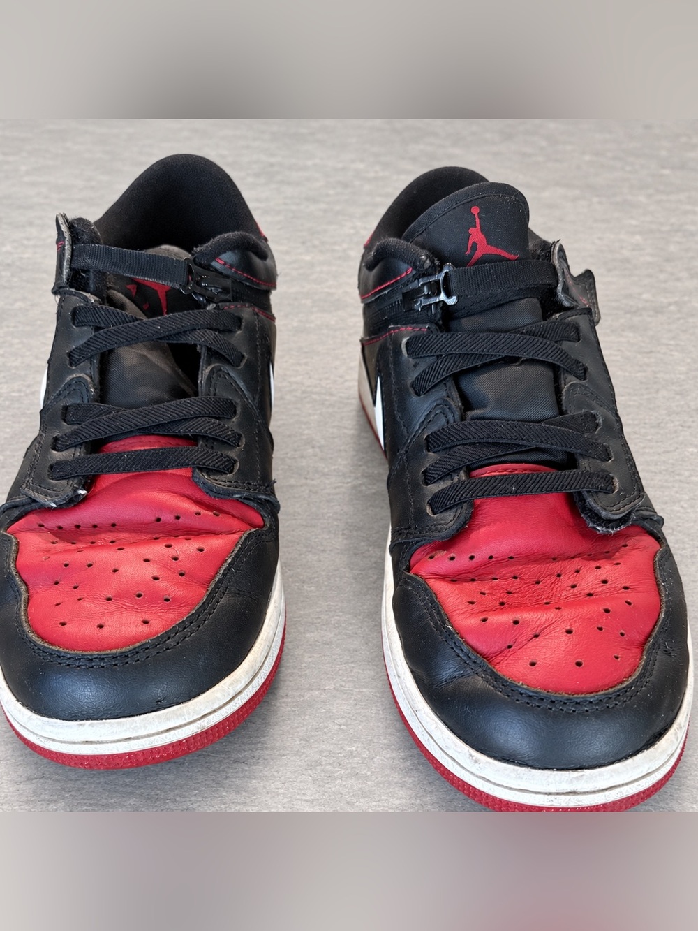 Jordan Flyease Low Top Sneakers - Black & Red
